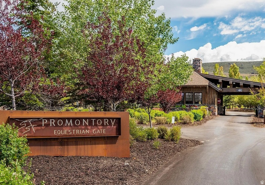 NORTHGATE CANYON - Land