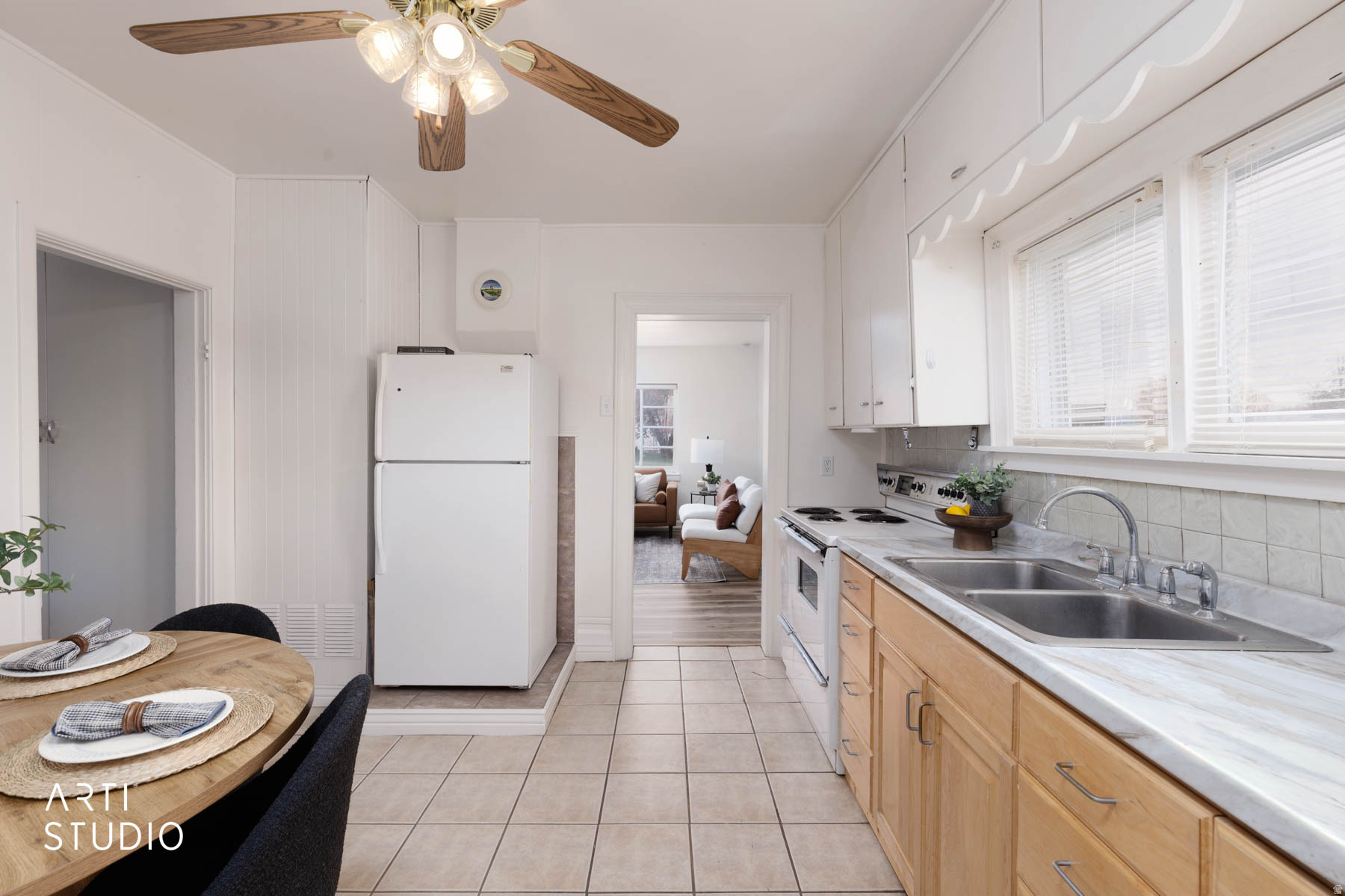 Main image without alt text