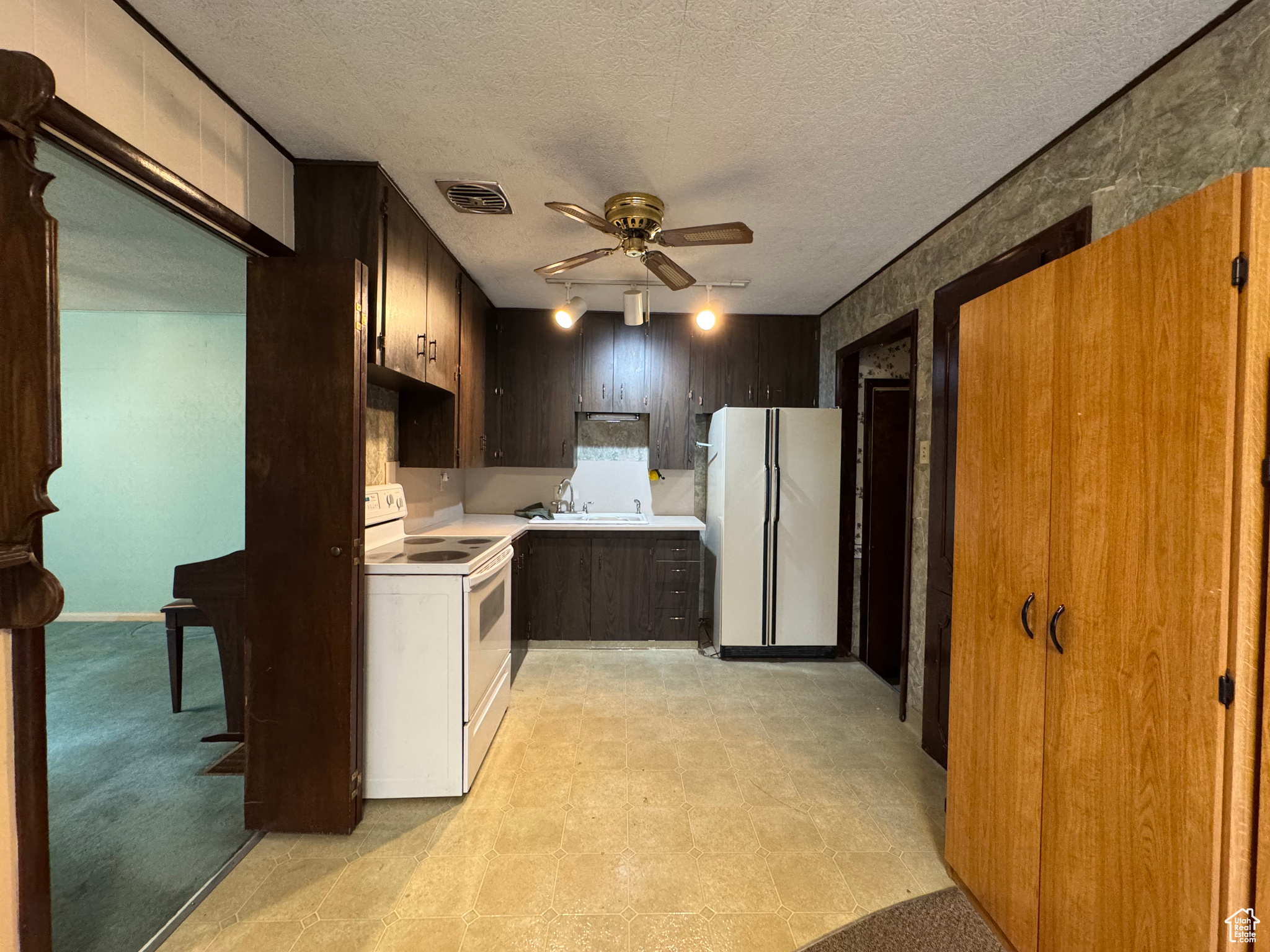 298 N Lakeview Dr, Clearfield, Utah image 17