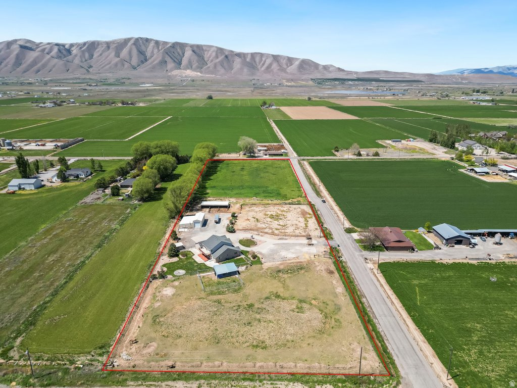 CARAS ACRES - Residential