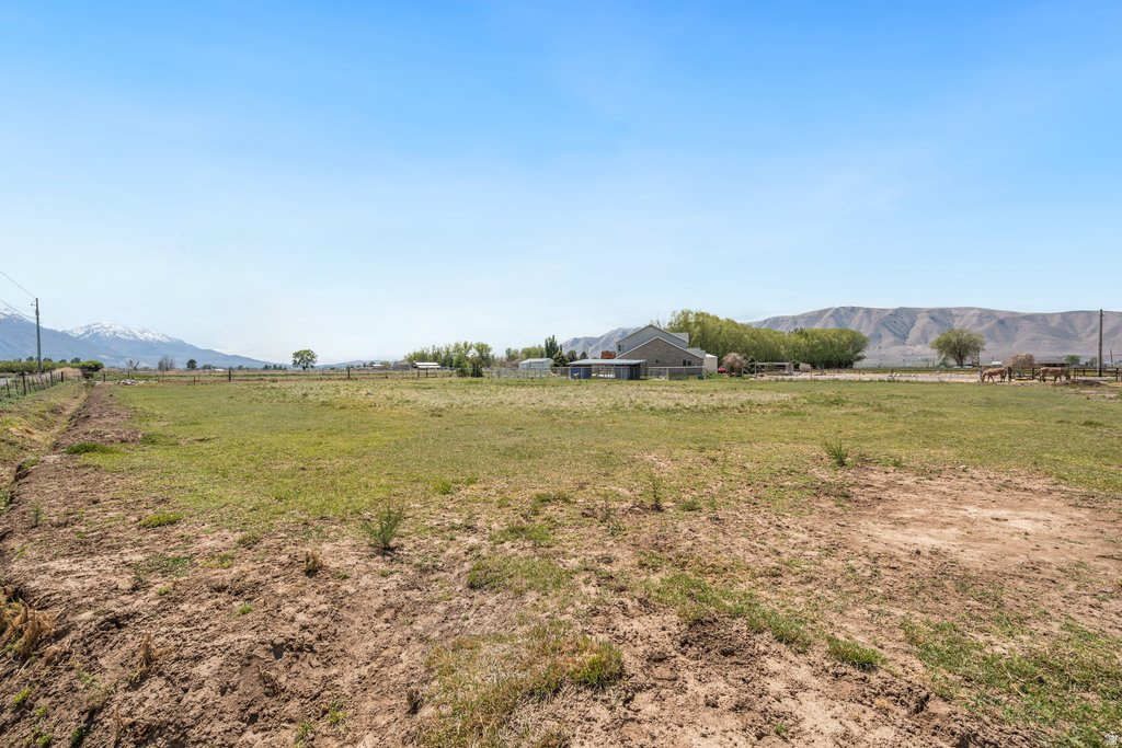 CARAS ACRES - Residential