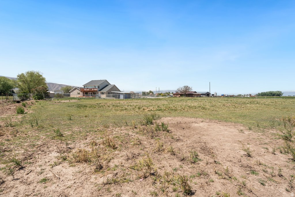 CARAS ACRES - Residential