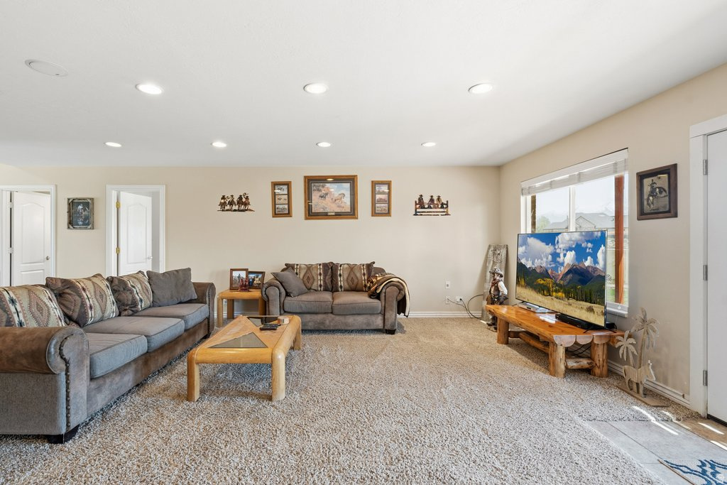 CARAS ACRES - Residential