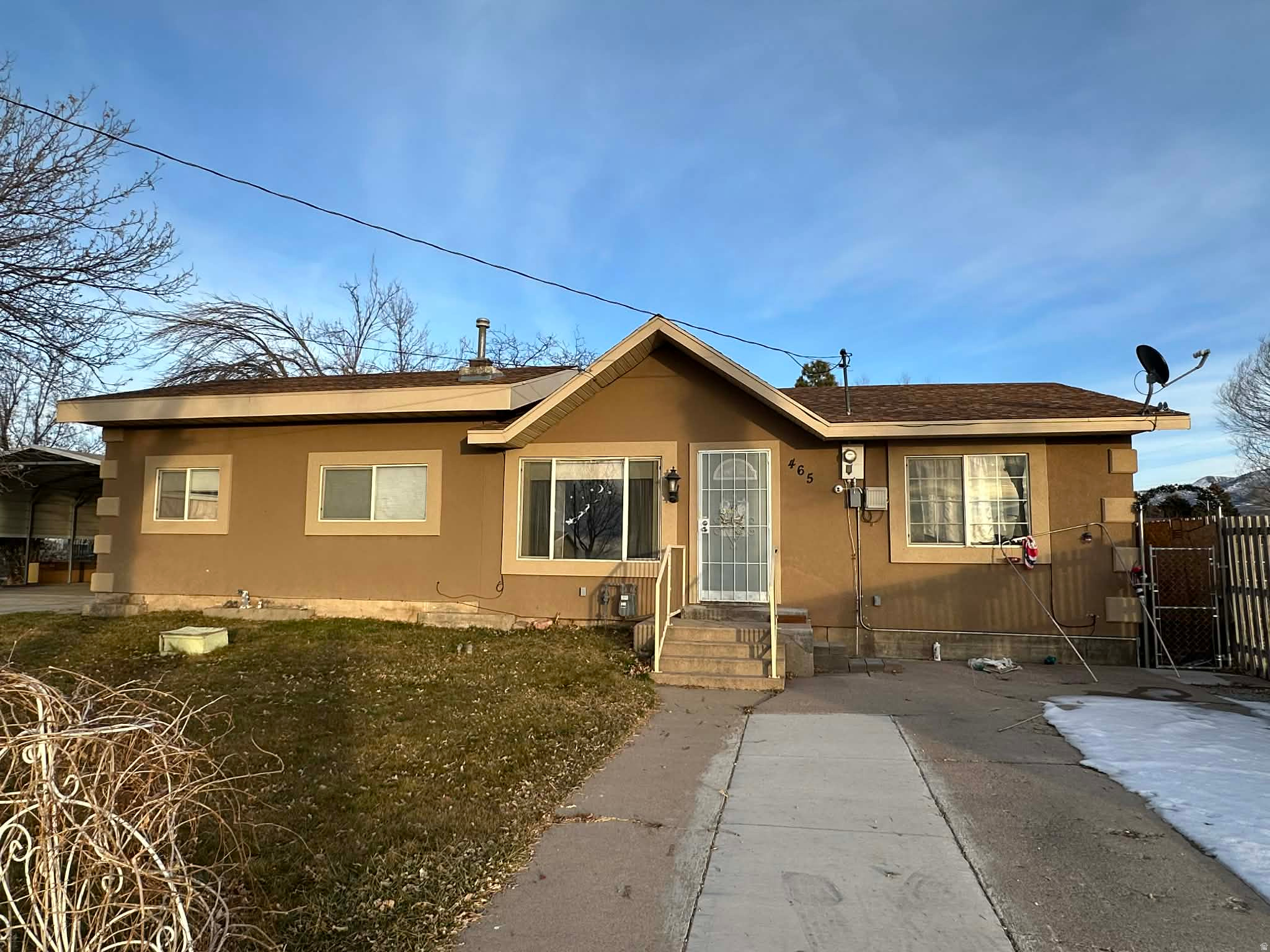 Main image without alt text