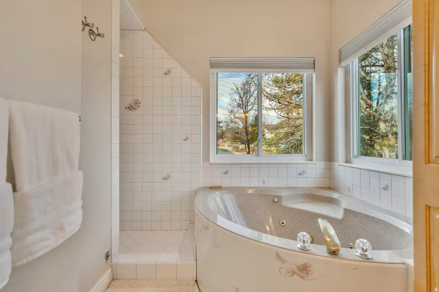 HIDDEN VALLEY HILLS - Residential