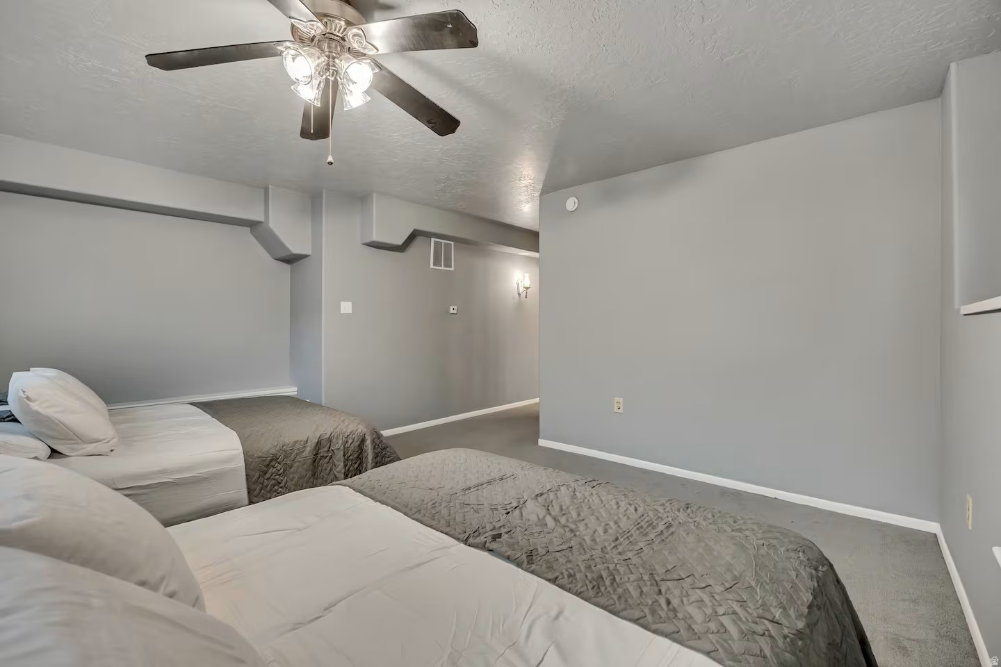 HIDDEN VALLEY HILLS - Residential