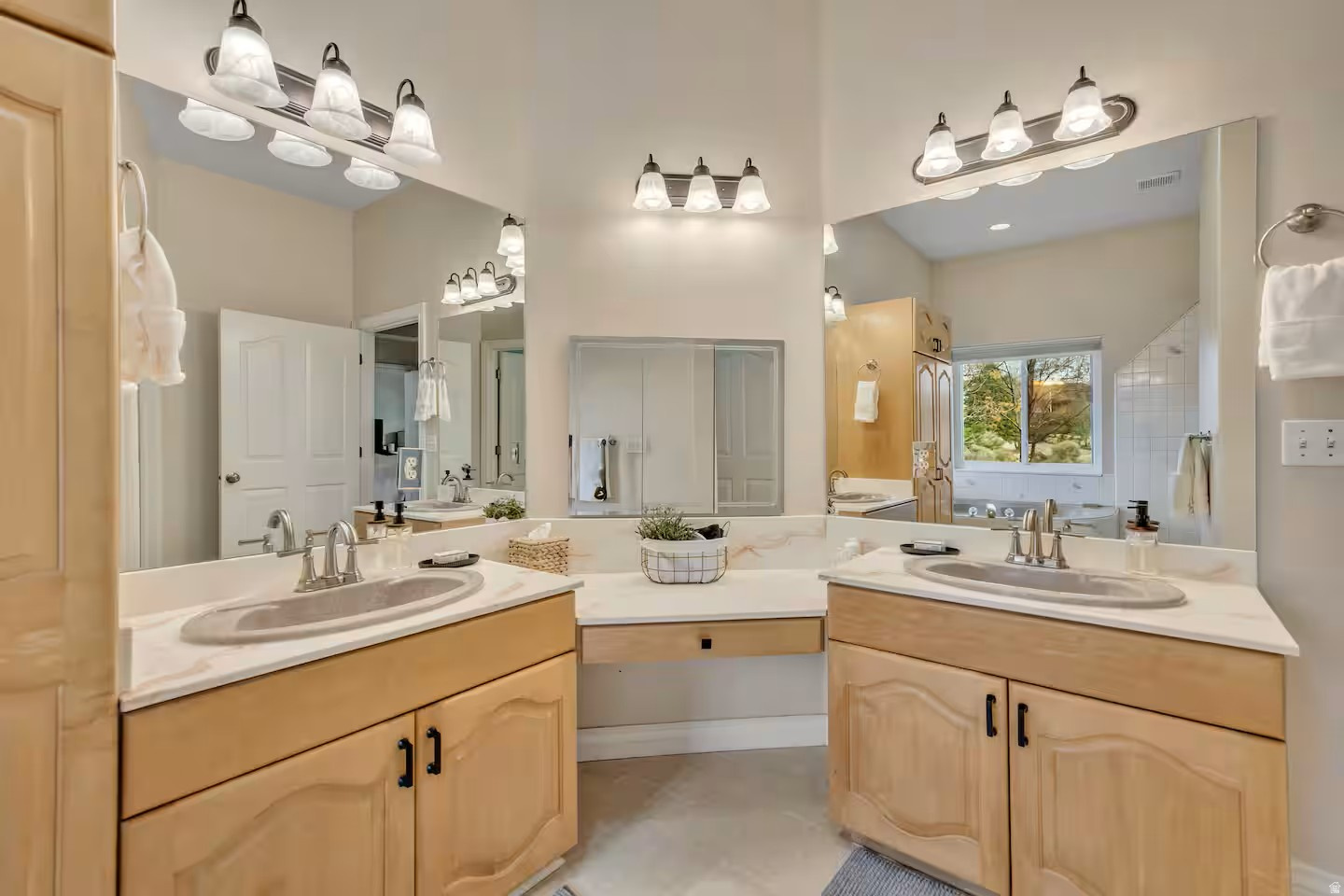 HIDDEN VALLEY HILLS - Residential