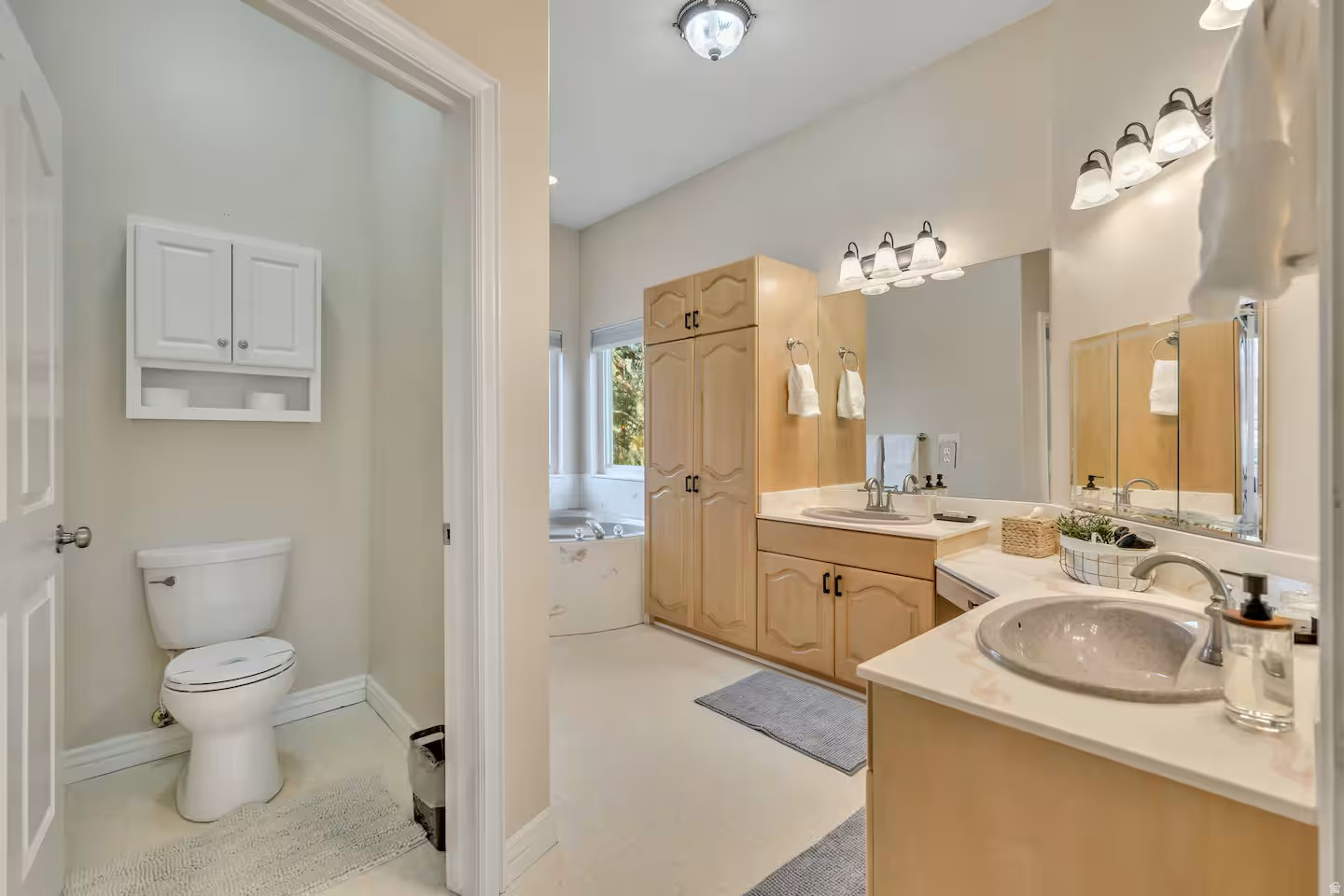 HIDDEN VALLEY HILLS - Residential