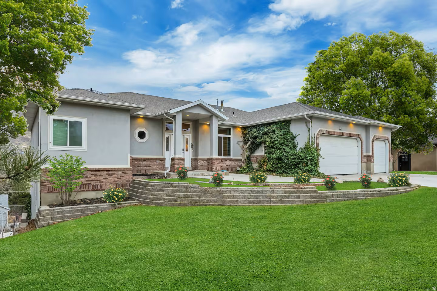 HIDDEN VALLEY HILLS - Residential