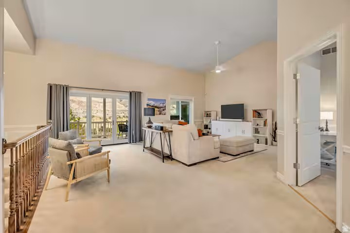 HIDDEN VALLEY HILLS - Residential