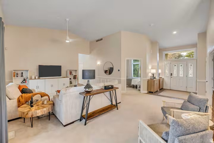 HIDDEN VALLEY HILLS - Residential