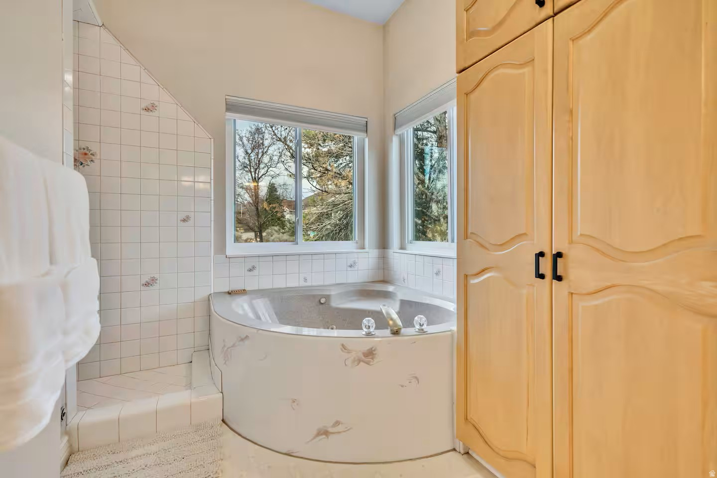 HIDDEN VALLEY HILLS - Residential