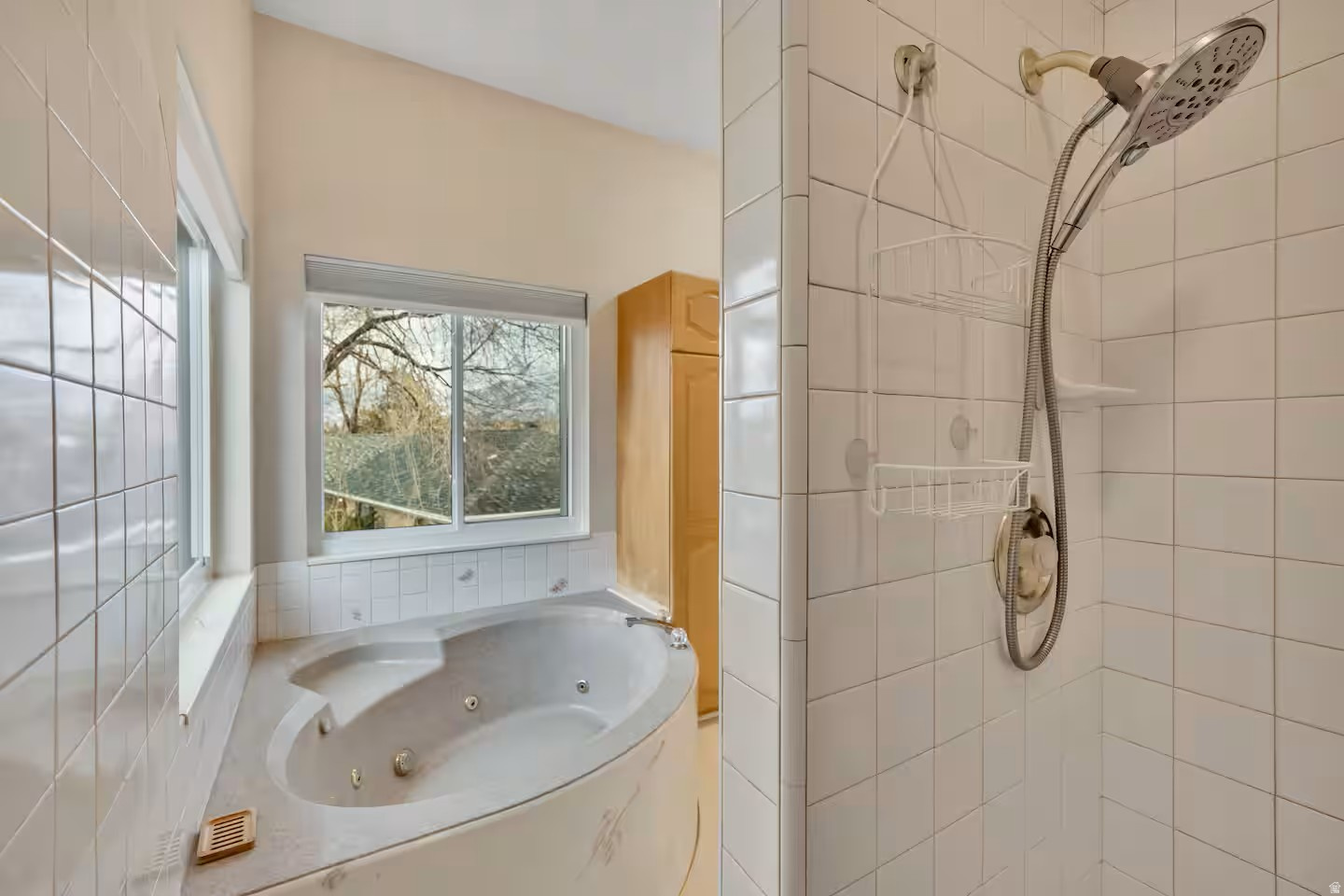 HIDDEN VALLEY HILLS - Residential