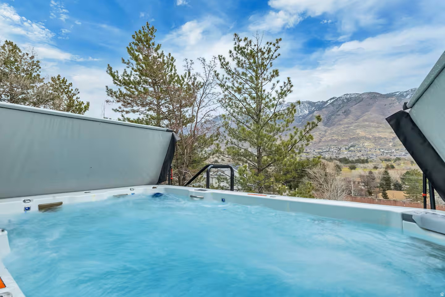 HIDDEN VALLEY HILLS - Residential