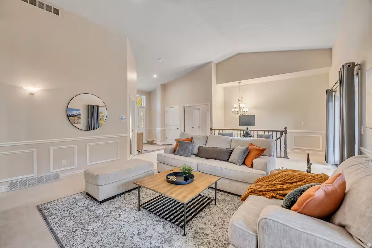 HIDDEN VALLEY HILLS - Residential