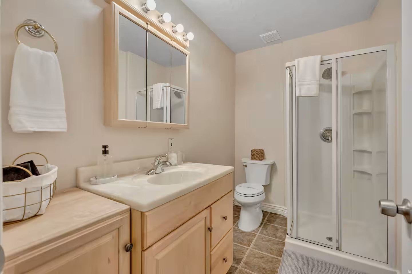 HIDDEN VALLEY HILLS - Residential