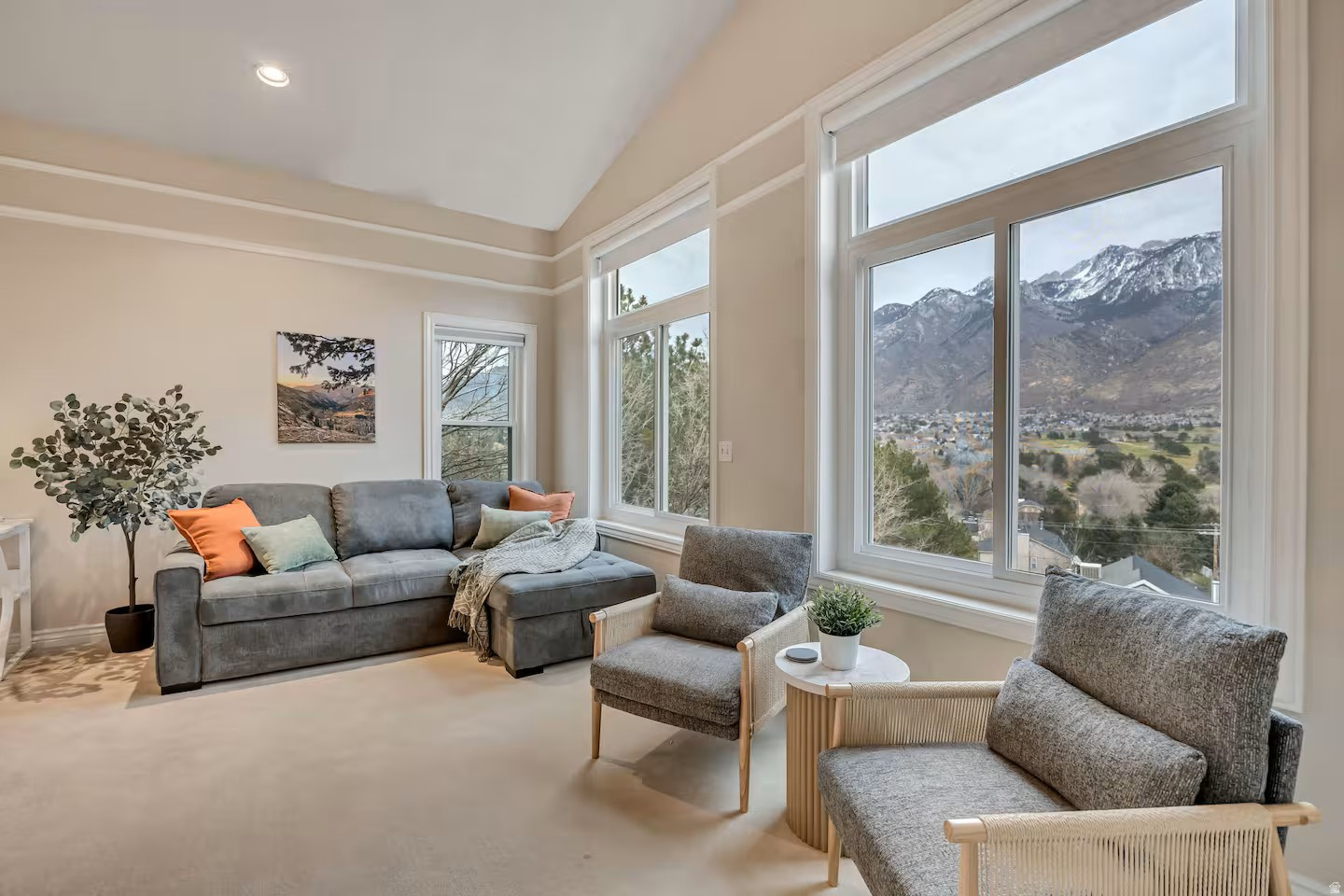 HIDDEN VALLEY HILLS - Residential