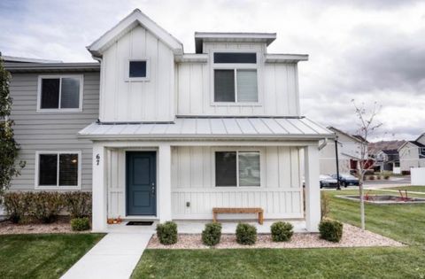 Photo of 67 E LEGACY PKWY, Saratoga Springs, UT 84045 (MLS # 2132691)