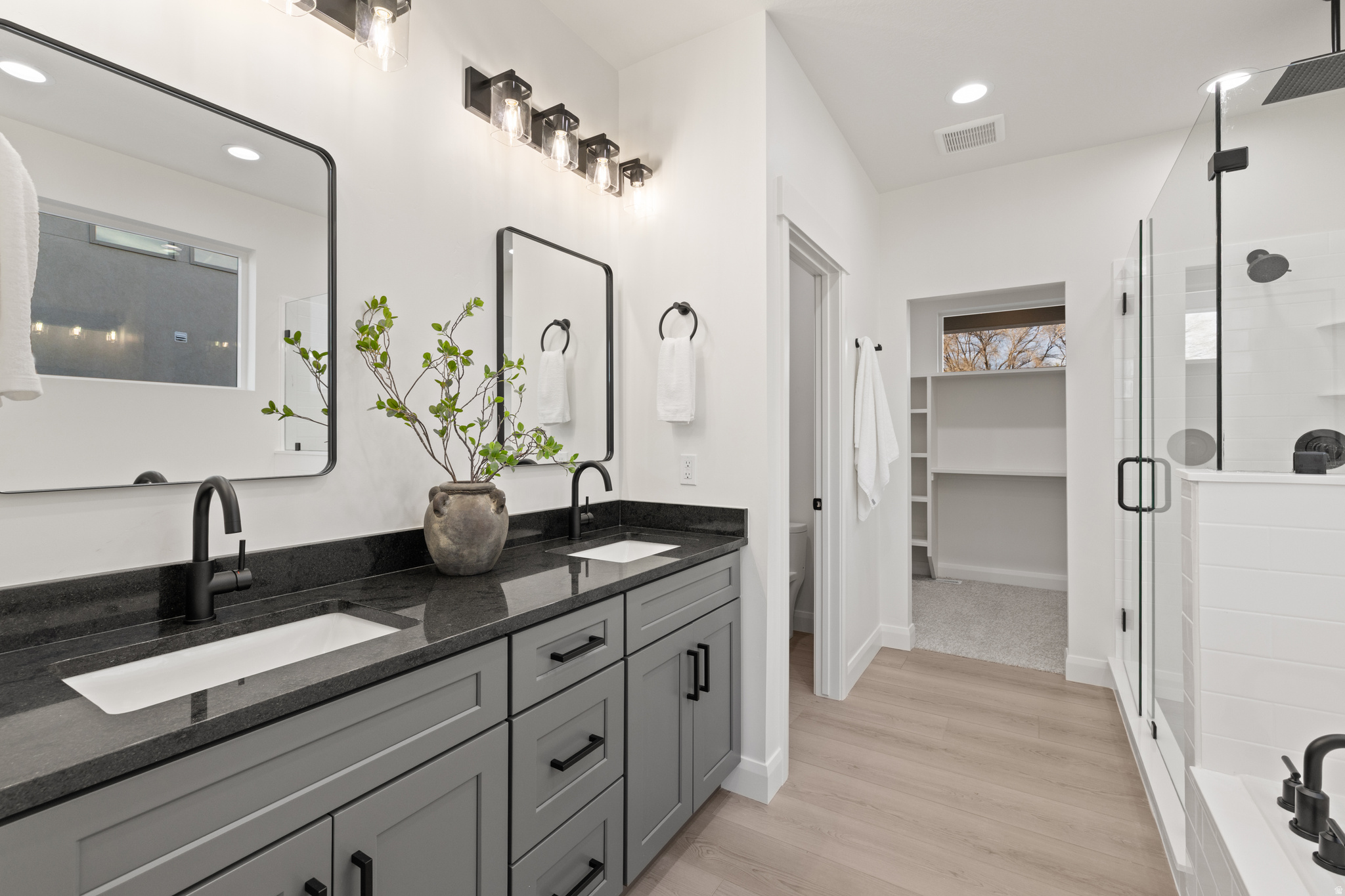 HUNTINGTON FARMS - Residential