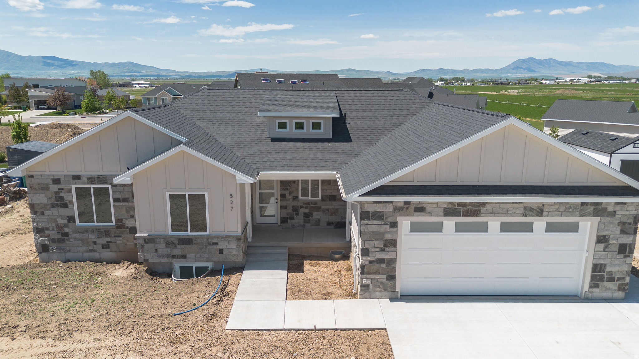 HAWK CREST - Residential