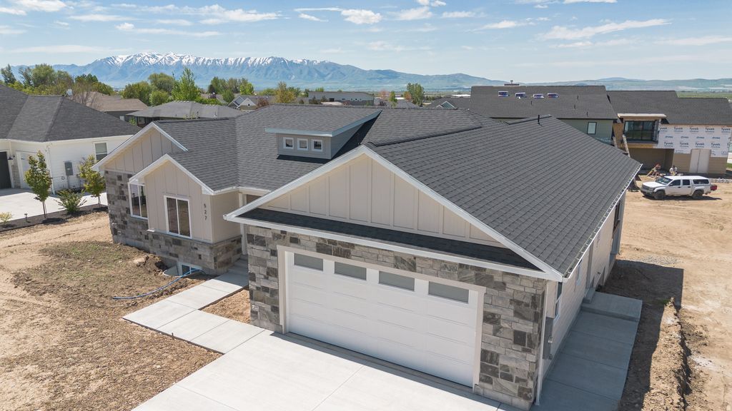 Photo of 527 N 100 W, Hyde Park, UT 84318 (MLS # 2156706)