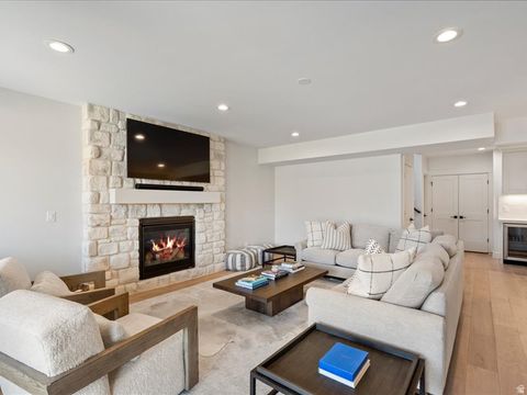 Tiny photo for 746 S 6300 E, Huntsville, UT 84317 (MLS # 2128585)