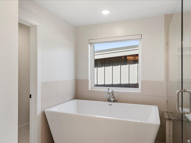 ESCAPES AT EDGEWATER - Residential