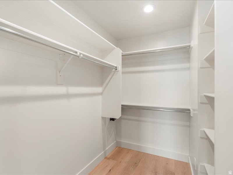 ESCAPES AT EDGEWATER - Residential