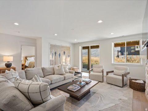 Tiny photo for 746 S 6300 E, Huntsville, UT 84317 (MLS # 2128585)