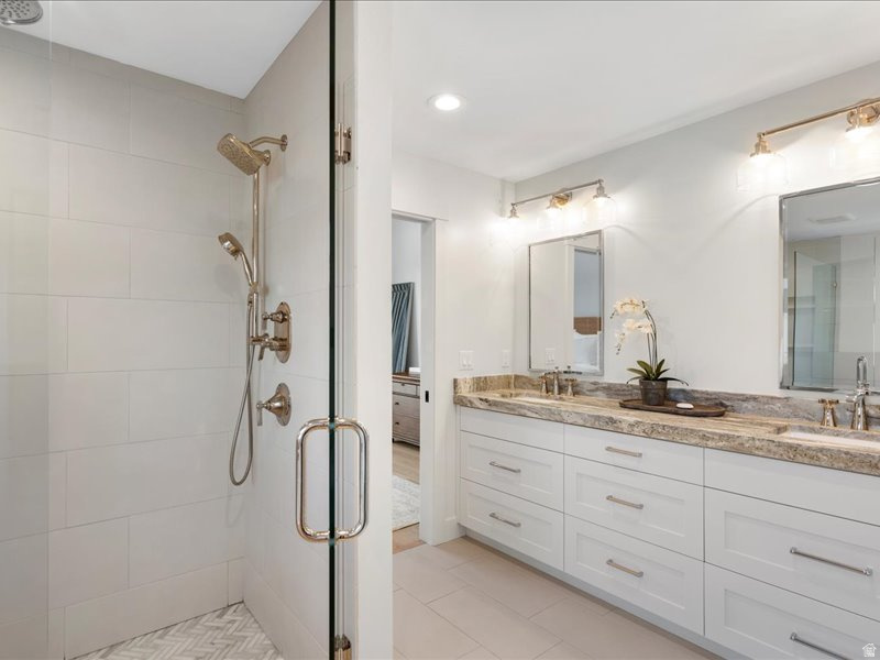 ESCAPES AT EDGEWATER - Residential