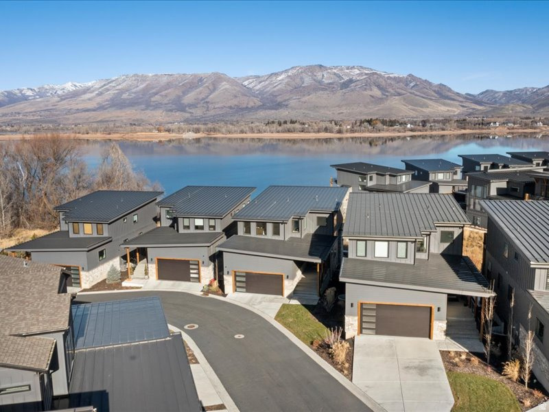 ESCAPES AT EDGEWATER - Residential