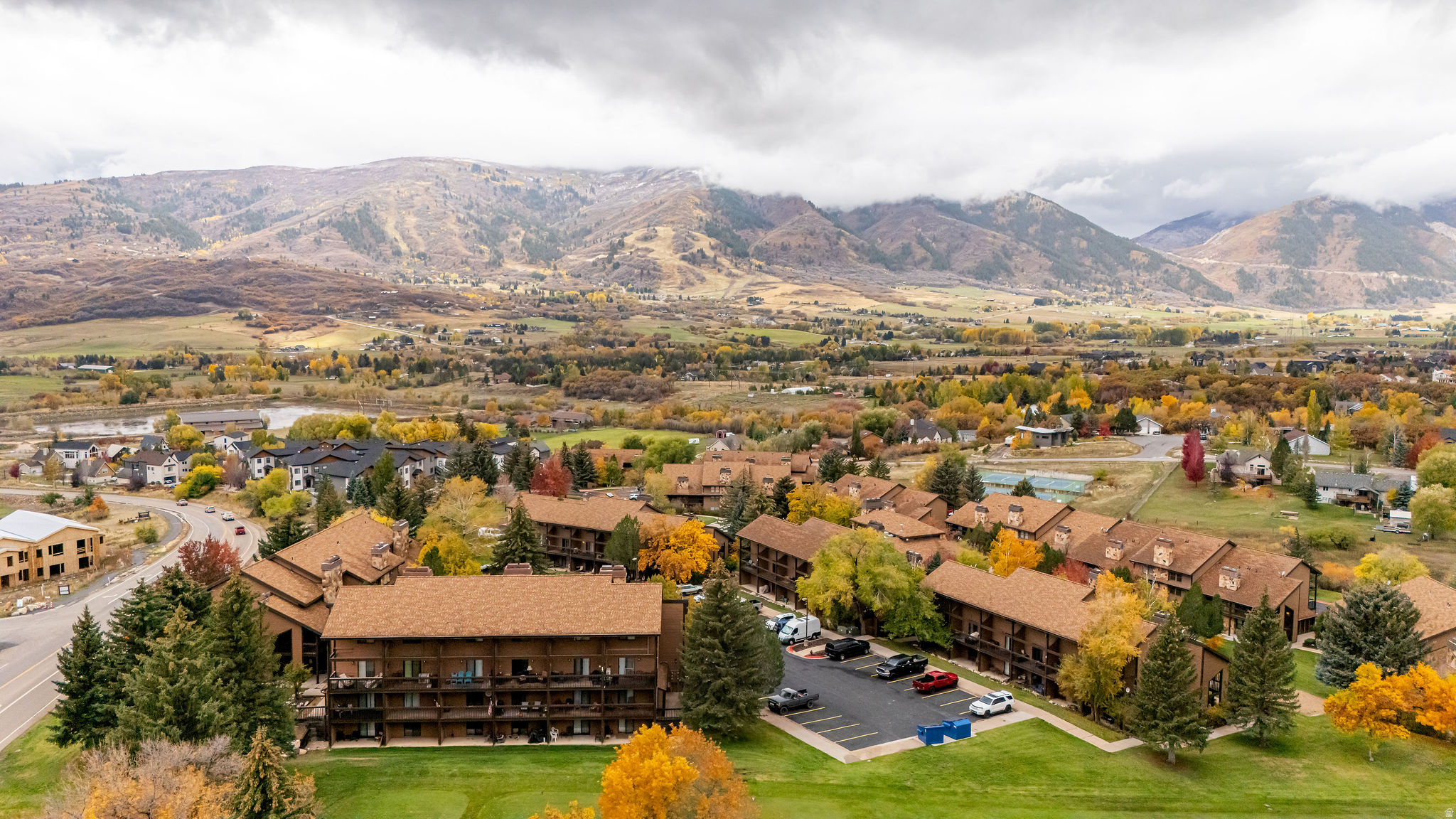 WOLF LODGE - Residential