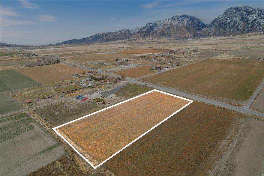 Discover your ideal agricultural haven on this 3.84-acre parcel in Mona, Utah, nestled in Juab County. The beautiful, flat, and usable ground is perfect for farming, raising livestock, or building a rural retreat-offering versatility for crops, animals, or open spaces. Conveniently near highways for easy drives to Provo and Salt Lake City, yet peaceful and private, this rare find captures Utah's scenic charm. Don't miss out, contact us to view and kickstart your farming dreams in Mona!  Coordinates 39.83829, -111.85378