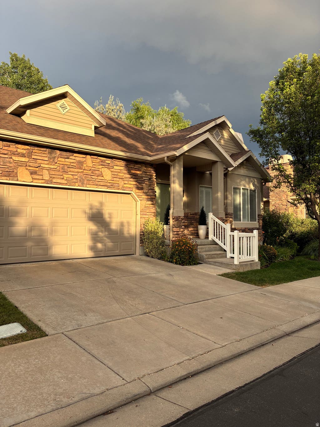 Photo of 695 S CLEARWATER DR E, Layton, UT 84041 (MLS # 2181000)