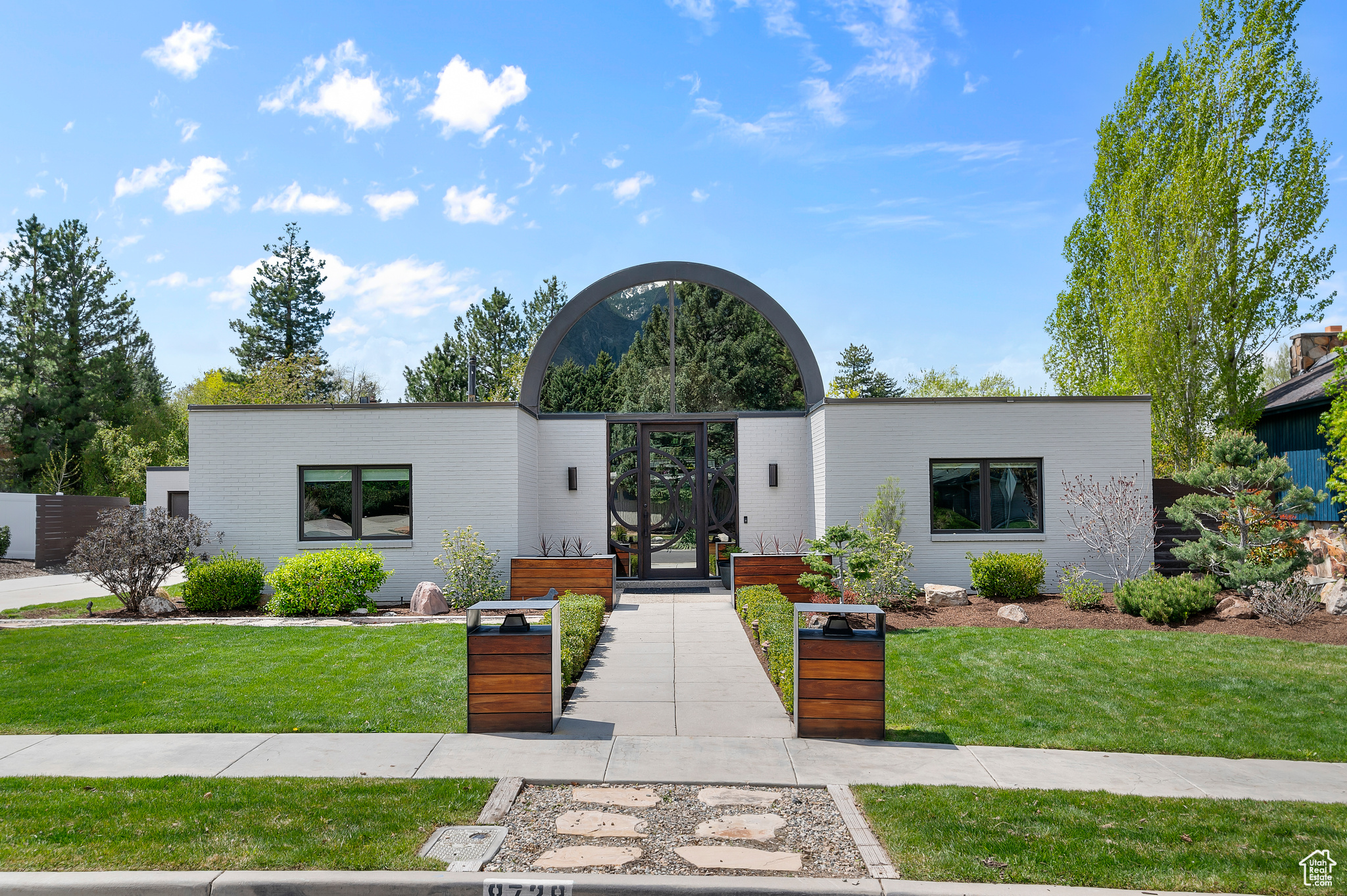 8728 S Tracy Dr, Sandy, Utah image 1