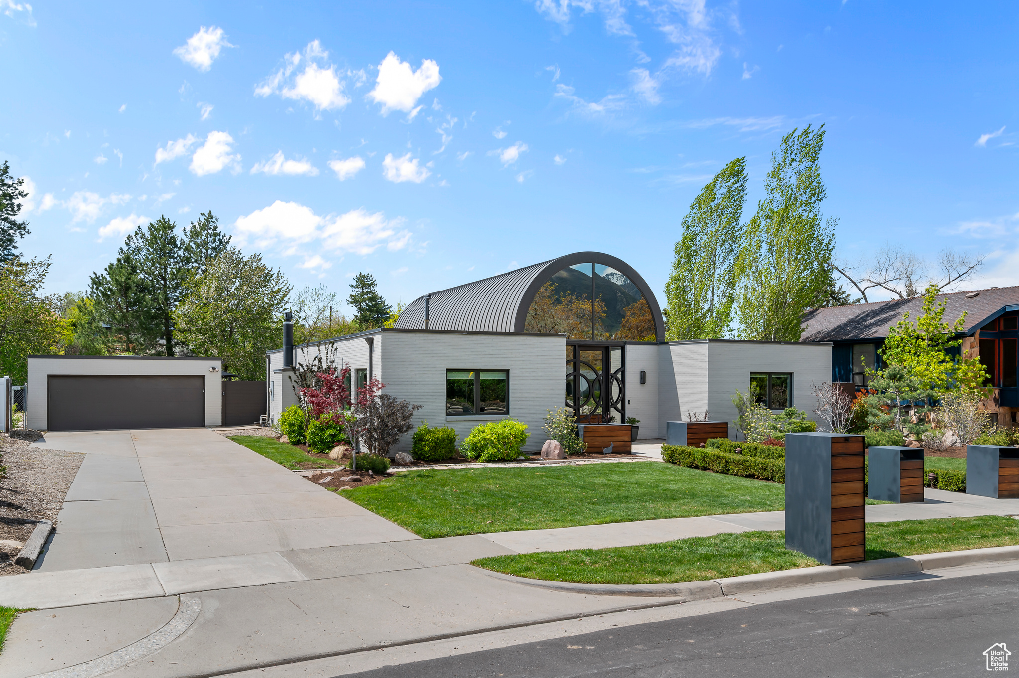 8728 S Tracy Dr, Sandy, Utah image 2