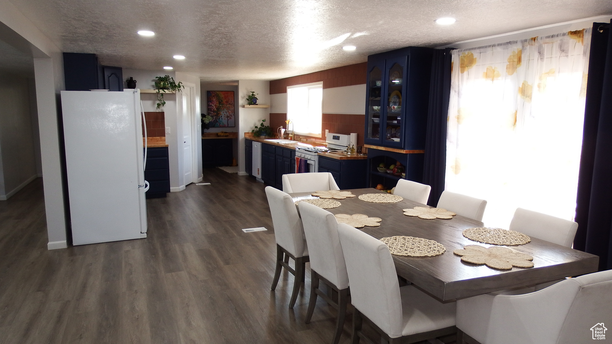 EAST MEADOWS - Residential