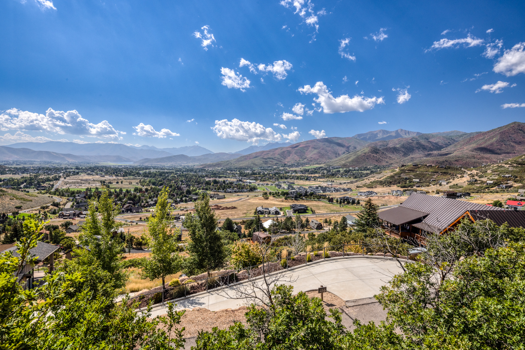 INTERLAKEN - Residential
