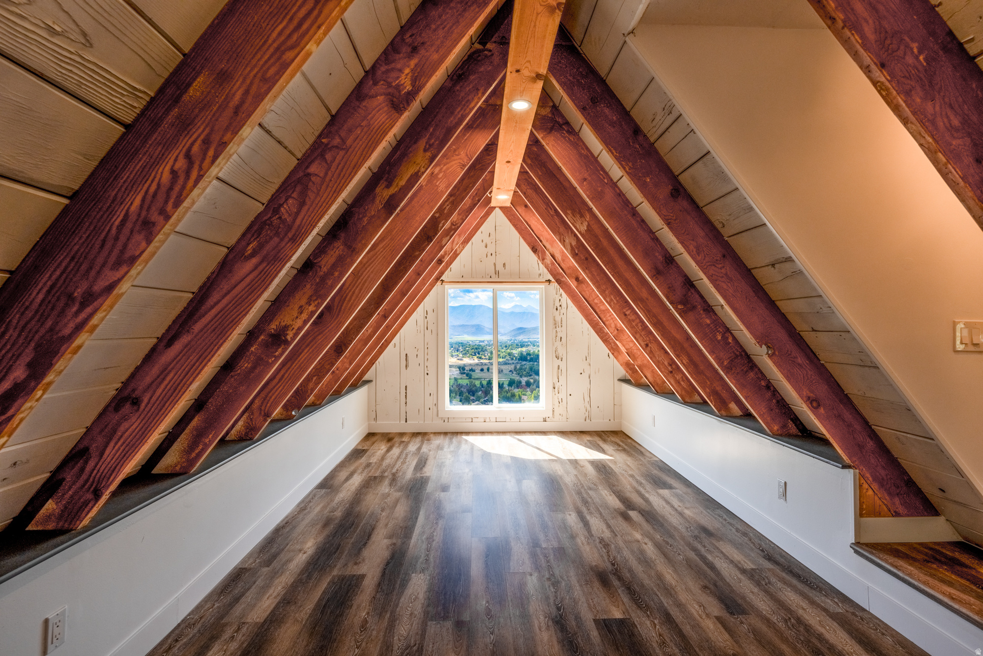 INTERLAKEN - Residential