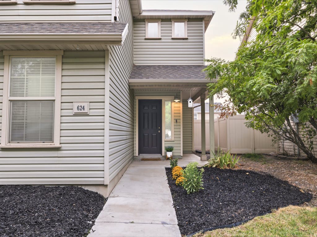 Photo of 624 S 850 W, Springville, UT 84663 (MLS # 2178314)