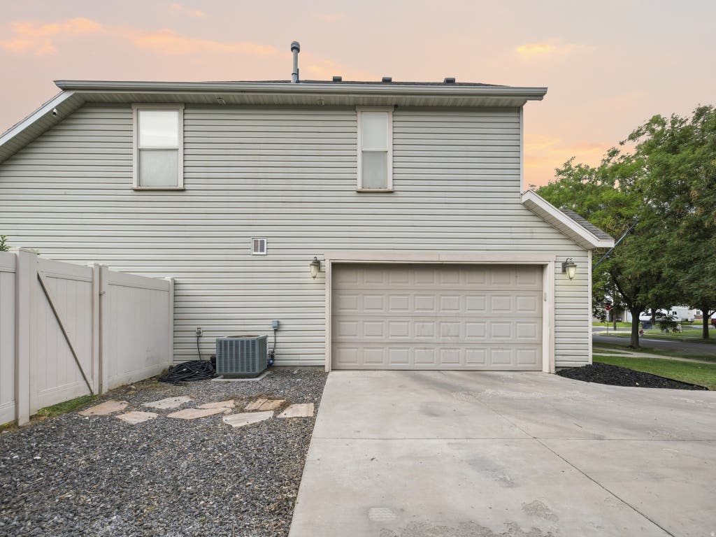 Photo of 624 S 850 W, Springville, UT 84663 (MLS # 2178314)