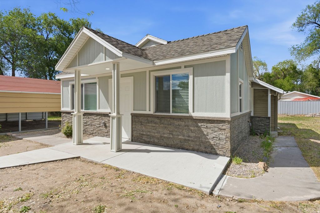 Photo of 1614 W SUNSET AVE, West Valley City, UT 84119 (MLS # 2153308)