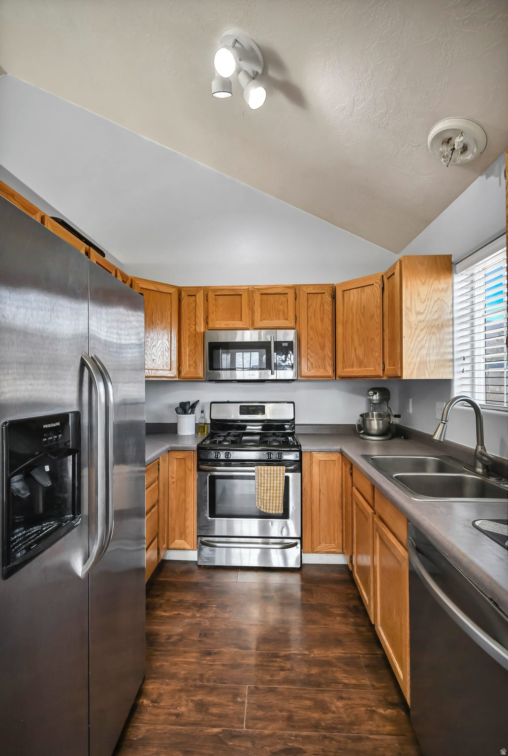 PINE HOLLOW ESTATES - Residential