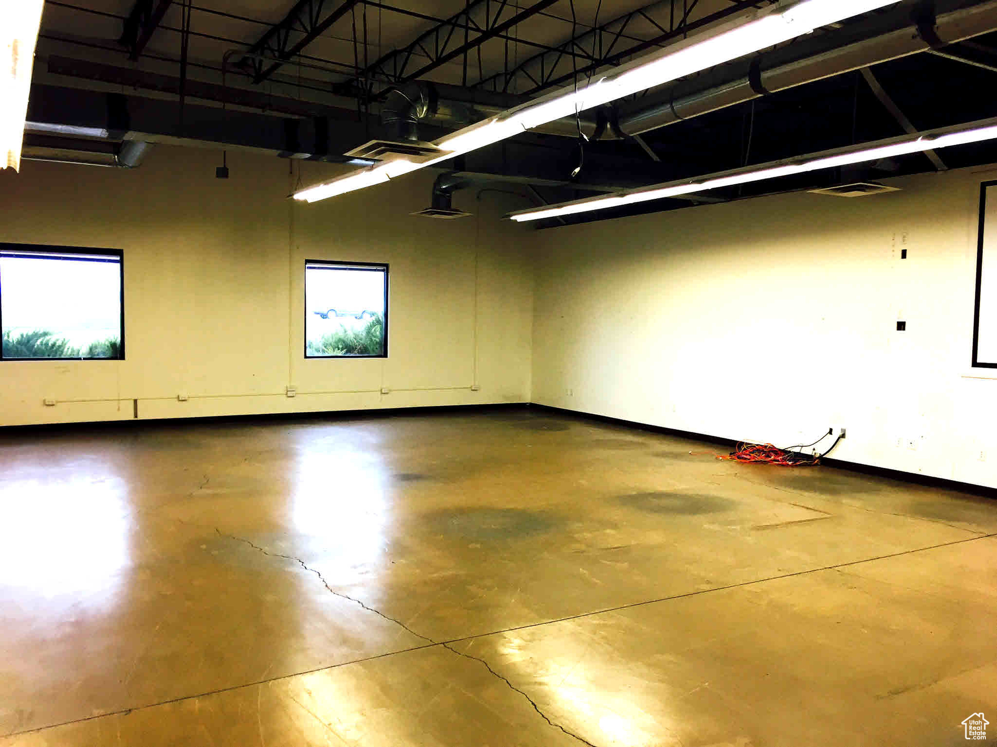 COPPER SPRINGS BUS PARK - Commercial Lease