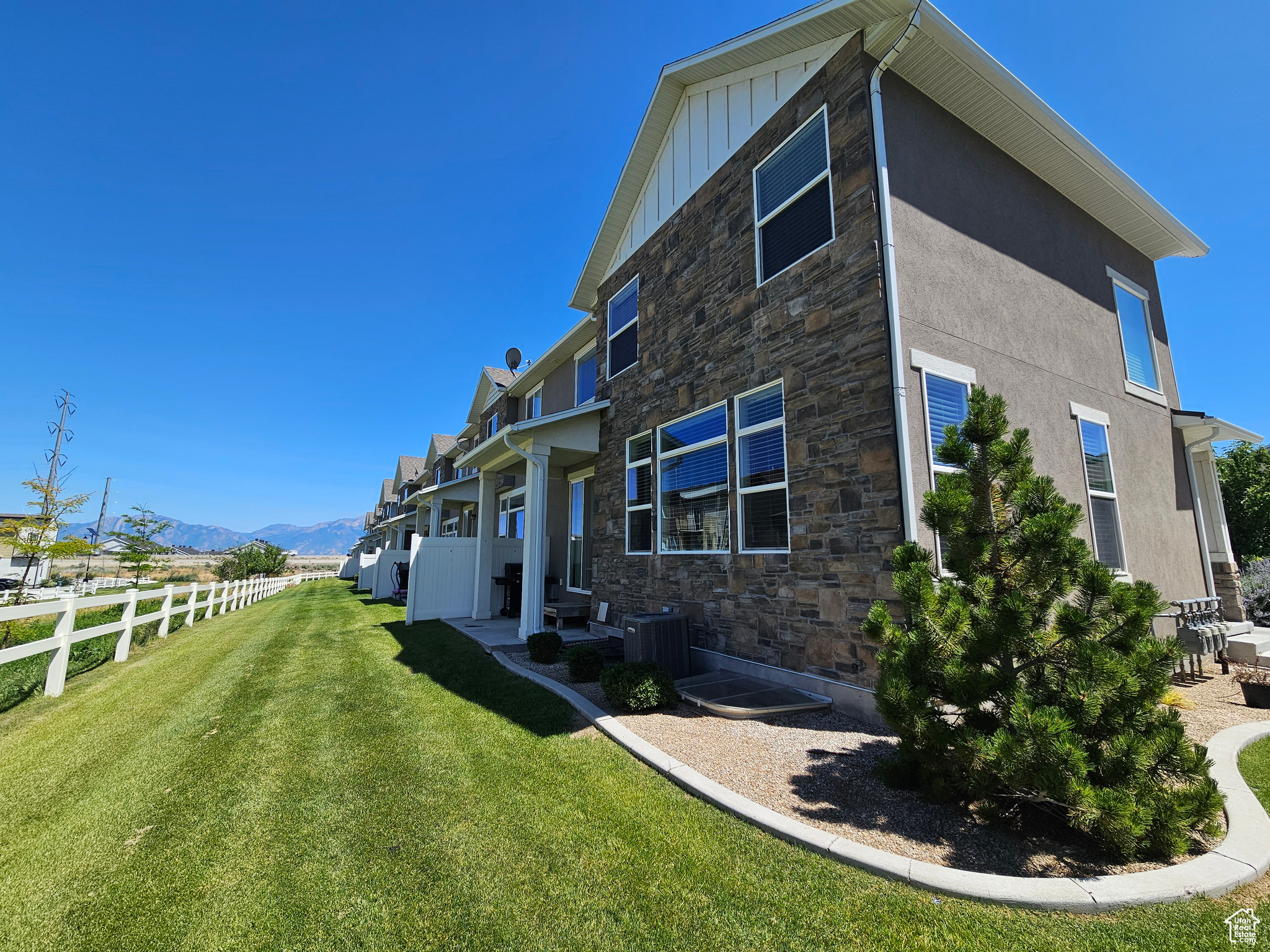 CREEKSIDE - Residential