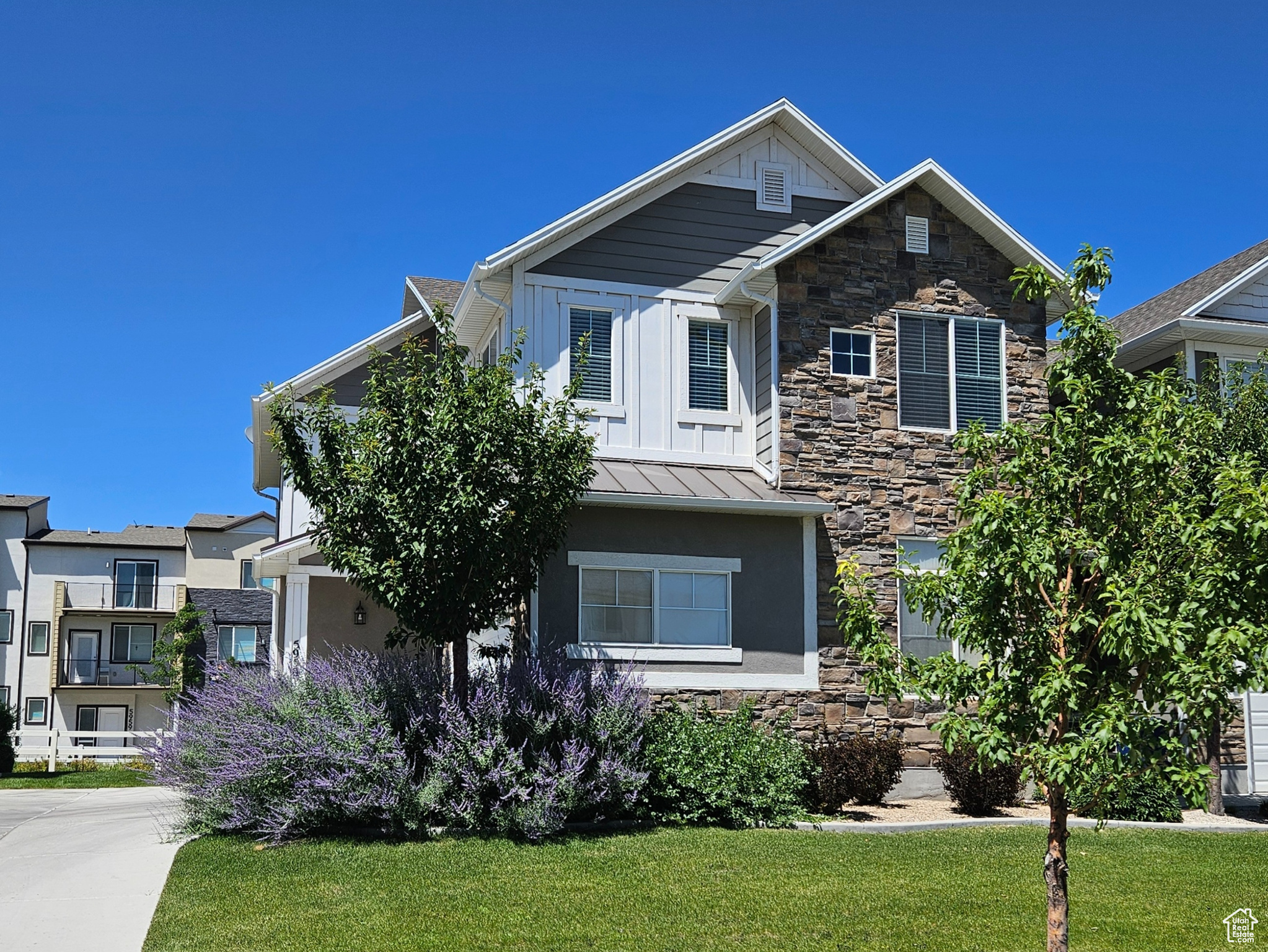 CREEKSIDE - Residential