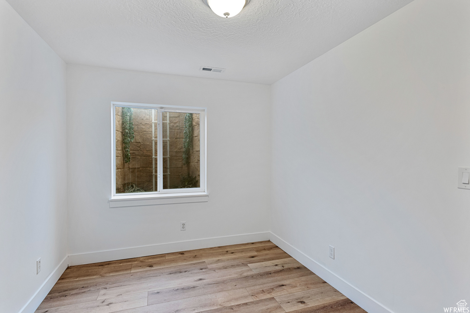 CREEKSIDE - Residential