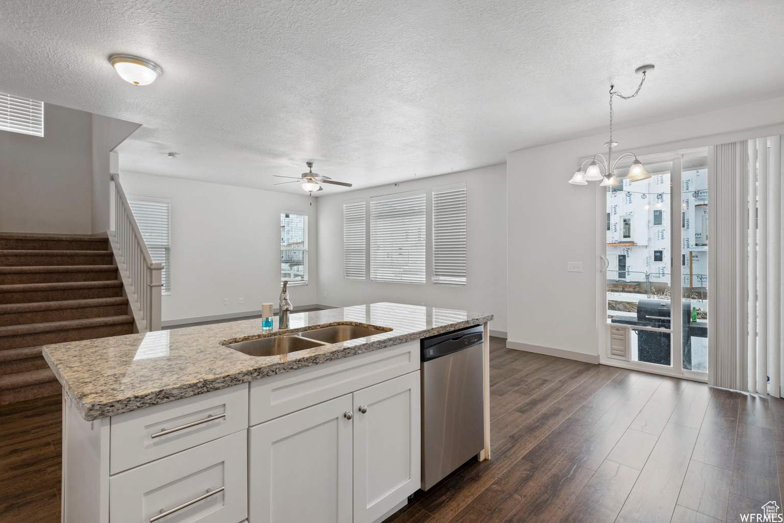 CREEKSIDE - Residential