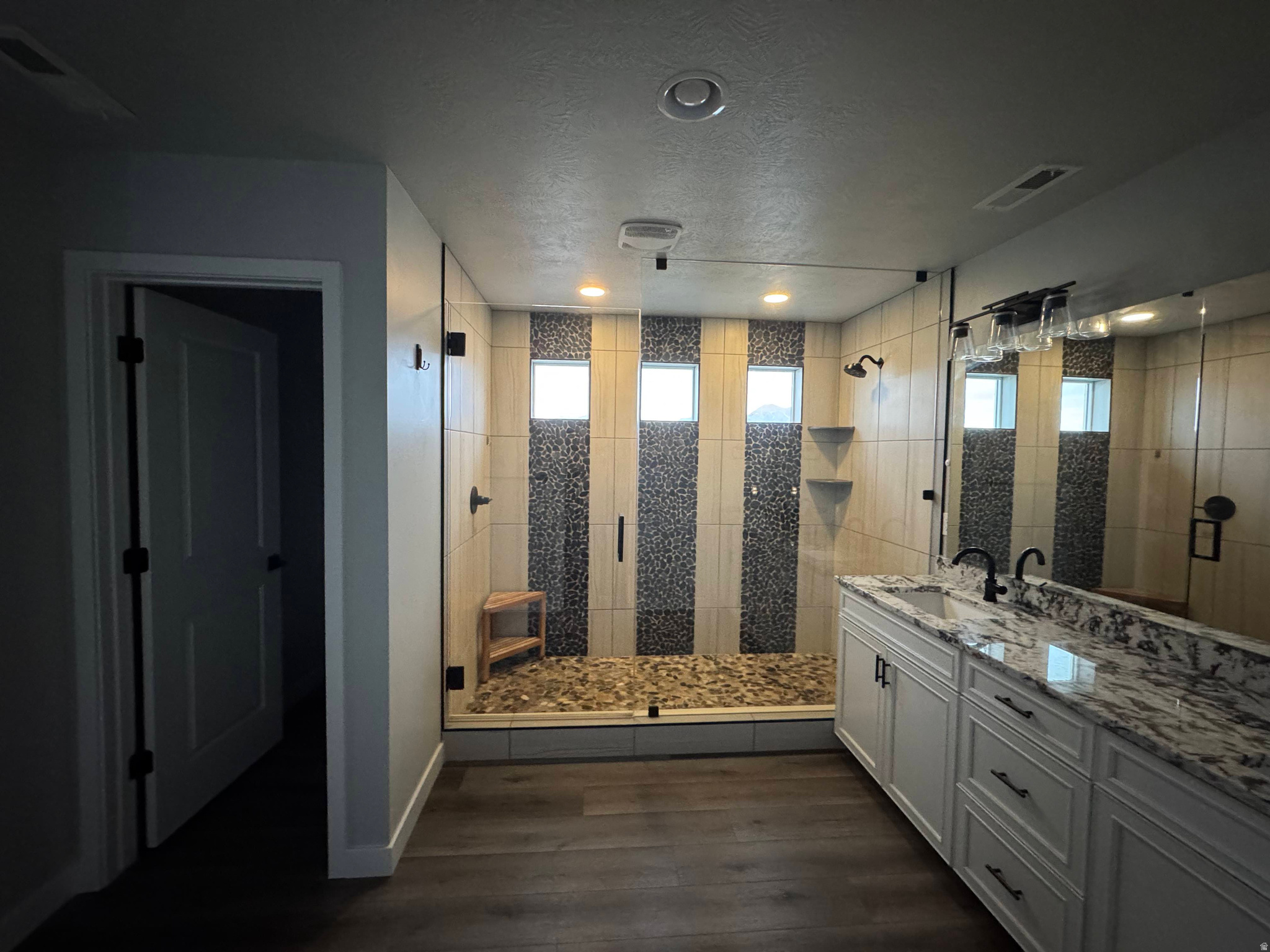 LAKESIDE - Residential