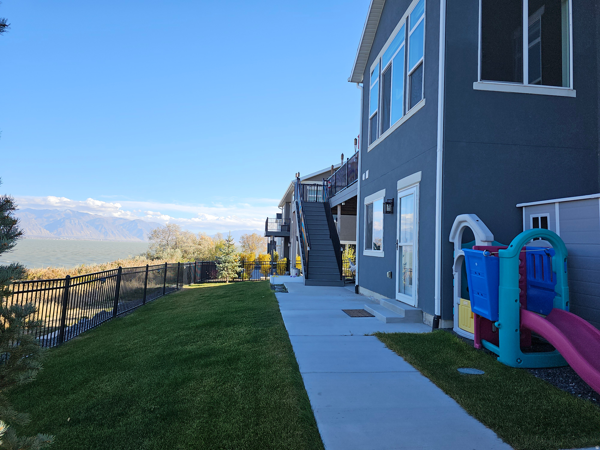 LAKESIDE - Residential